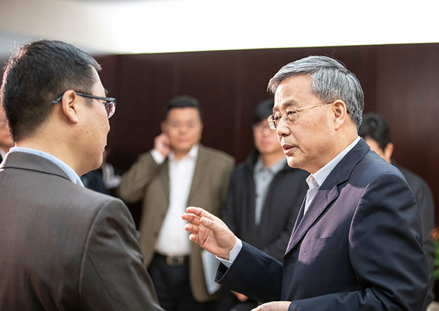 讓銀行業(yè)金融機(jī)構(gòu)愿意做、能夠做、也會(huì)做民營(yíng)企業(yè)業(yè)務(wù)