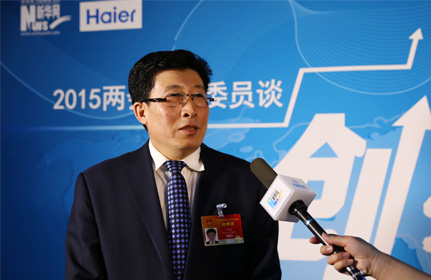 “面對(duì)這種新型的、農(nóng)業(yè)轉(zhuǎn)型的項(xiàng)目，政府各級(jí)部門也都在研究怎么落實(shí)，還有很多細(xì)節(jié)上的問(wèn)題。”