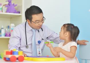 加強(qiáng)兒科醫(yī)生、助產(chǎn)士等緊缺人才培養(yǎng)