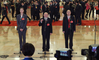 魏秋月、孟廣祿、薛晨陽(yáng)代表接受采訪