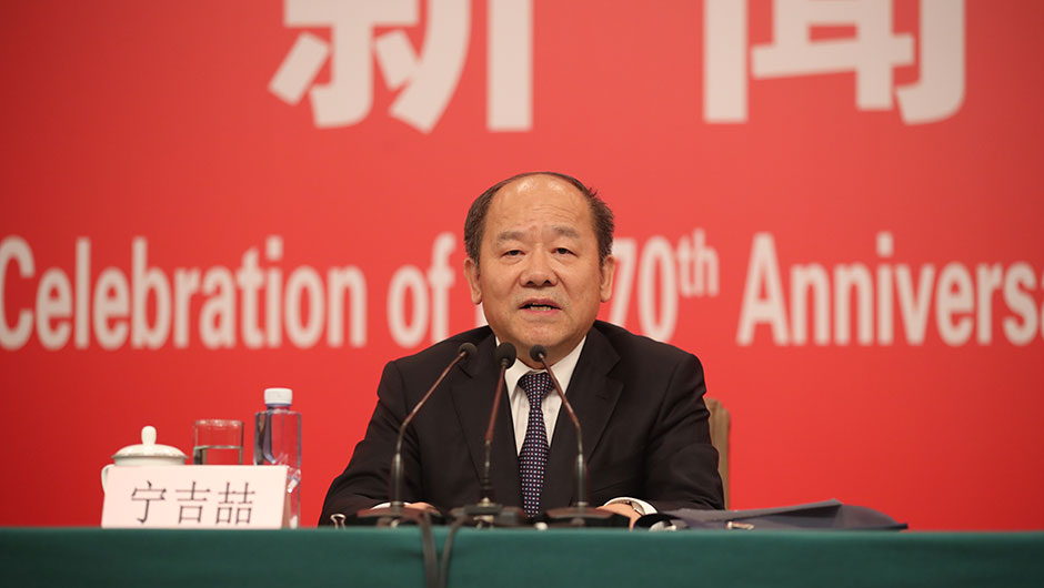 國家發(fā)展和改革委員會(huì)副主任、國家統(tǒng)計(jì)局局長寧吉喆介紹相關(guān)情況