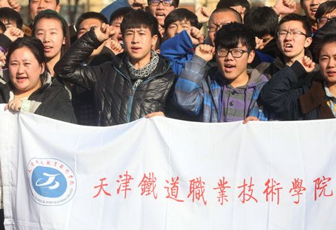 大學(xué)生志愿者傾力&ldquo;備戰(zhàn)&rdquo;鐵路春運(yùn)