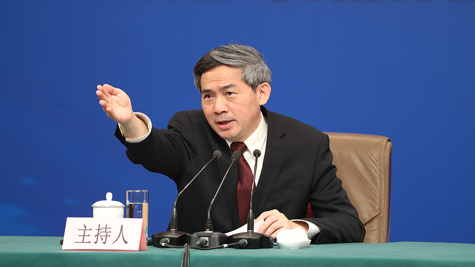 主持人邀請(qǐng)記者提問