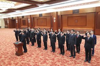國務(wù)院部長、委員會主任、中國人民銀行行長、審計長進(jìn)行憲法宣誓