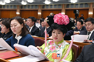 全國人大代表孫艷玲：做好非遺事業(yè)，讓古老技藝活起來
