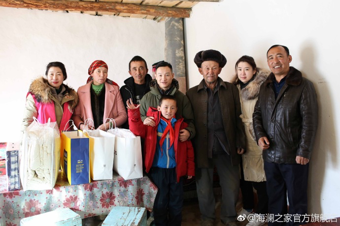奧運冠軍體操名將楊威把溫暖帶到北疆小朋友們的家中，把體育精神與奮斗的信念，傳遞到所有北疆孩子們的心中。