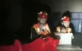 整理箱變小船 小朋友，消防員叔叔來了！