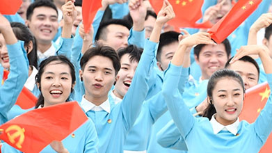 今天，這些歌在天安門廣場(chǎng)唱響