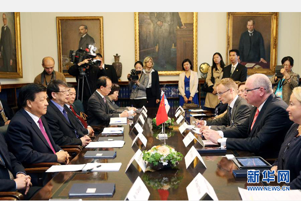 6月13日，中共中央政治局常委、中央書記處書記劉云山在赫爾辛基會(huì)見芬蘭議長(zhǎng)海內(nèi)盧奧馬。 新華社記者姚大偉攝