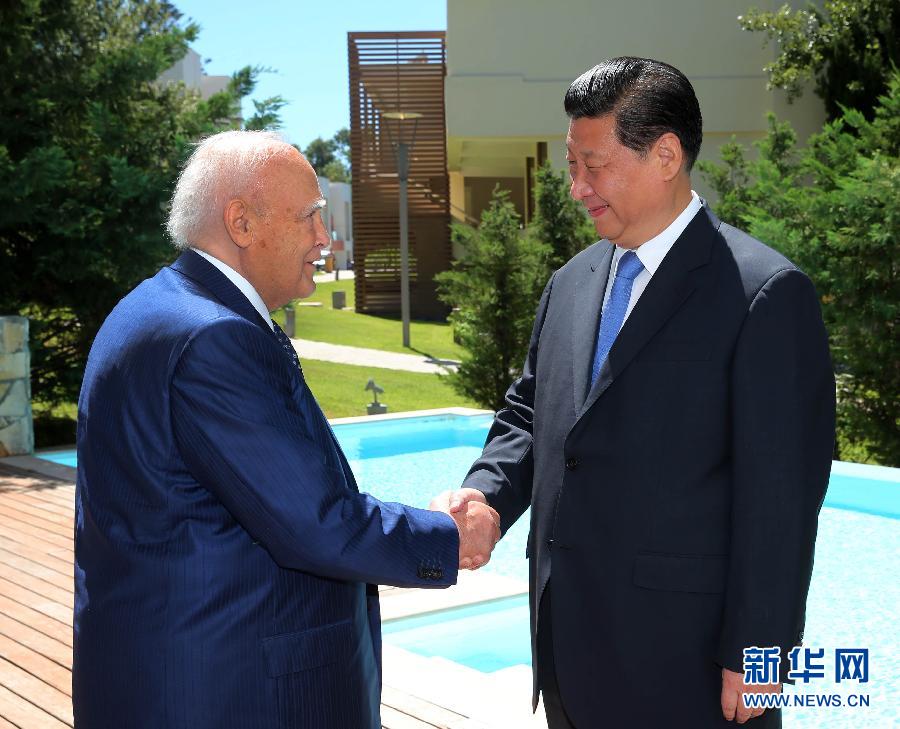 7月13日，中國(guó)國(guó)家主席習(xí)近平在希臘羅德島會(huì)見希臘總統(tǒng)帕普利亞斯。 新華社記者 蘭紅光 攝