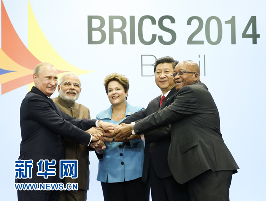 這是習(xí)近平同出席會(huì)晤的巴西總統(tǒng)羅塞夫、俄羅斯總統(tǒng)普京、印度總理莫迪、南非總統(tǒng)祖馬合影。新華社記者 蘭紅光 攝