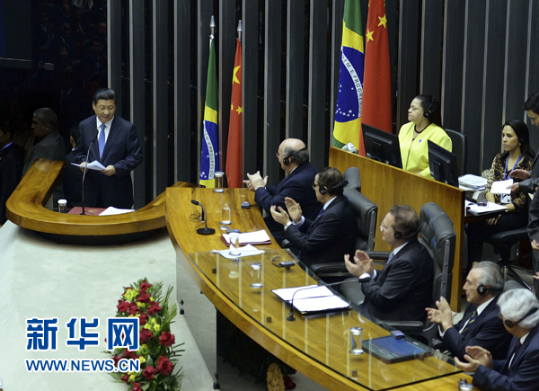 7月16日，國家主席習(xí)近平在巴西國會發(fā)表《弘揚(yáng)傳統(tǒng)友好共譜合作新篇》的演講。 新華社記者 劉建生 攝