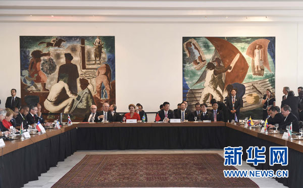 當(dāng)?shù)貢r(shí)間7月17日，國(guó)家主席習(xí)近平出席在巴西利亞舉行的中國(guó)－拉美和加勒比國(guó)家領(lǐng)導(dǎo)人會(huì)晤。 新華社記者 李學(xué)仁 攝