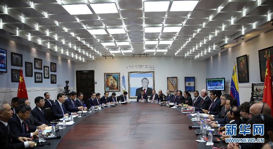 當(dāng)?shù)貢r(shí)間7月20日，國(guó)家主席習(xí)近平在加拉加斯同委內(nèi)瑞拉總統(tǒng)馬杜羅舉行會(huì)談。 新華社記者蘭紅光攝 