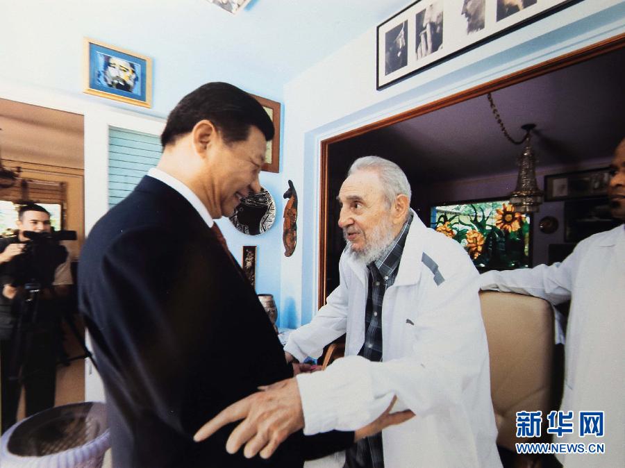 當?shù)貢r間7月22日，國家主席習近平在哈瓦那親切探望古巴革命領袖菲德爾&middot;卡斯特羅。 新華社發(fā)