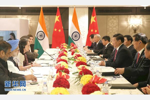 9月19日，國家主席習(xí)近平在新德里會見印度國大黨主席索尼婭&middot;甘地和前總理辛格。 新華社記者姚大偉攝