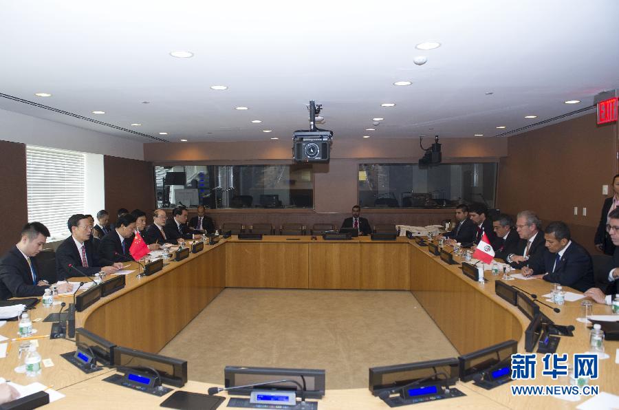 9月23日，出席聯(lián)合國(guó)氣候峰會(huì)的國(guó)家主席習(xí)近平特使、國(guó)務(wù)院副總理張高麗在紐約聯(lián)合國(guó)總部會(huì)見(jiàn)秘魯總統(tǒng)烏馬拉。 新華社記者 王曄 攝 