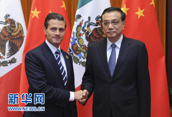 11月11日，國務(wù)院總理李克強在北京人民大會堂會見來華進行國事訪問并出席亞太經(jīng)合組織第二十二次領(lǐng)導(dǎo)人非正式會議的墨西哥總統(tǒng)培尼亞。新華社記者張鐸 攝 