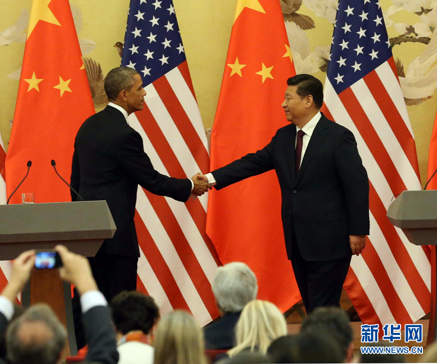 11月12日，國家主席習(xí)近平在北京人民大會堂與來訪的美國總統(tǒng)奧巴馬舉行會談后，共同會見記者。 新華社記者 劉衛(wèi)兵 攝