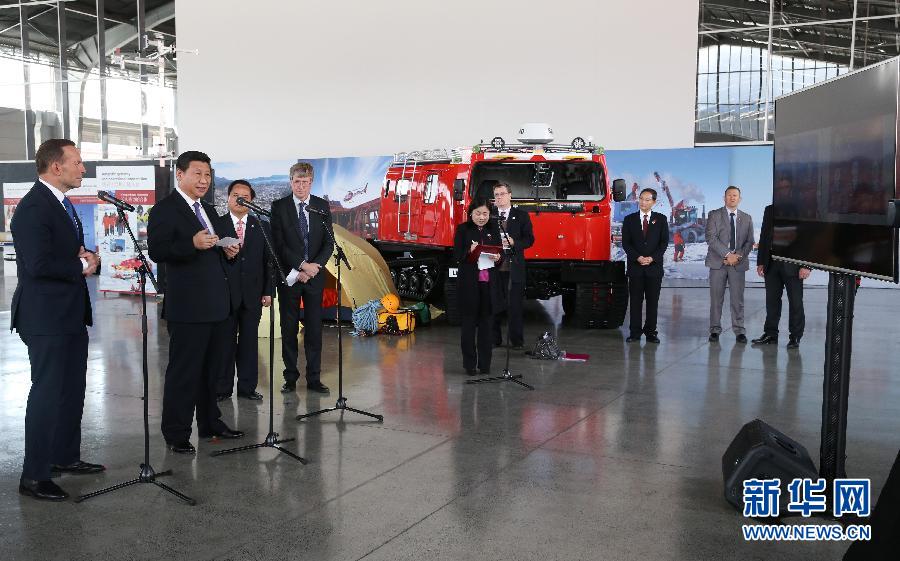 這是習(xí)近平和阿博特通過視頻連線同中澳南極科考站工作人員通話。新華社記者 姚大偉 攝 