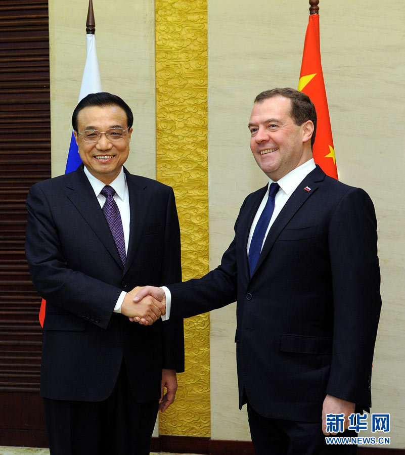 12月15日，中國(guó)國(guó)務(wù)院總理李克強(qiáng)在阿斯塔納會(huì)見(jiàn)俄羅斯總理梅德韋杰夫。 新華社記者 饒愛(ài)民 攝