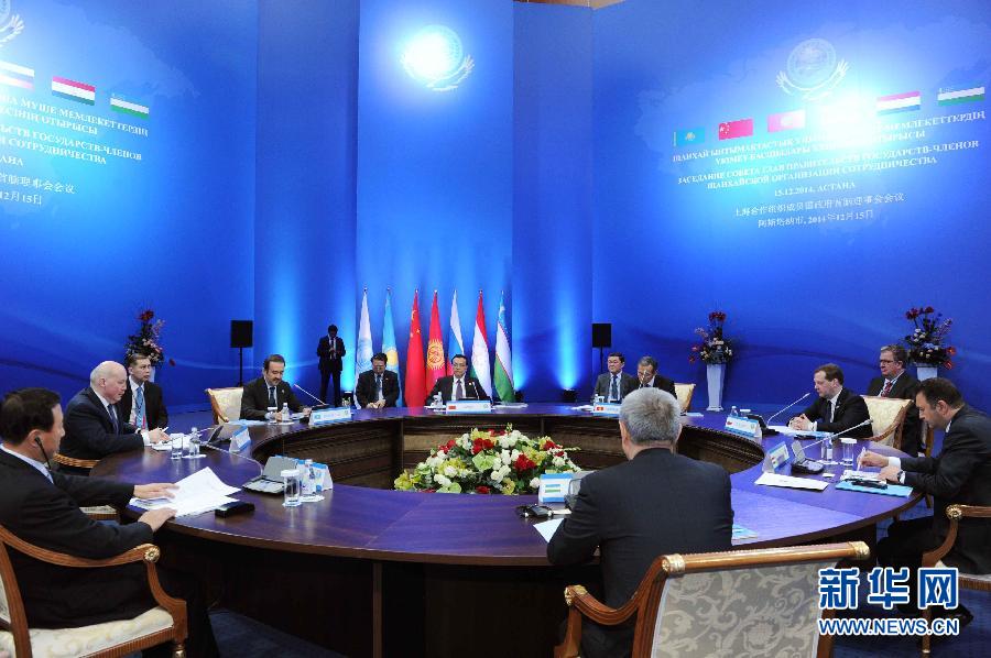 12月15日，中國國務(wù)院總理李克強(qiáng)在阿斯塔納出席上海合作組織成員國政府首腦理事會第十三次會議。 新華社記者 饒愛民 攝 