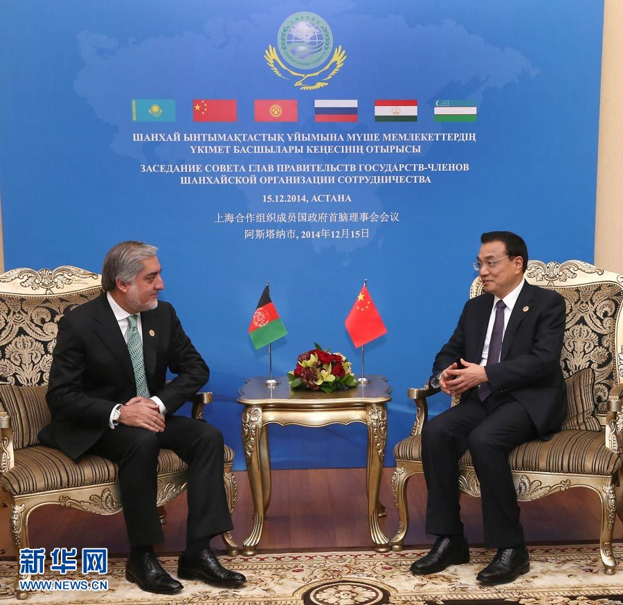 12月15日，中國國務(wù)院總理李克強(qiáng)在阿斯塔納會見阿富汗首席執(zhí)行官阿卜杜拉。 新華社記者 龐興雷 攝