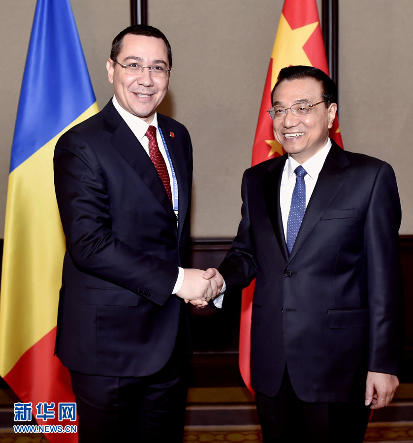 12月16日，中國國務(wù)院總理李克強在貝爾格萊德會見羅馬尼亞總理蓬塔。 新華社記者劉力航攝