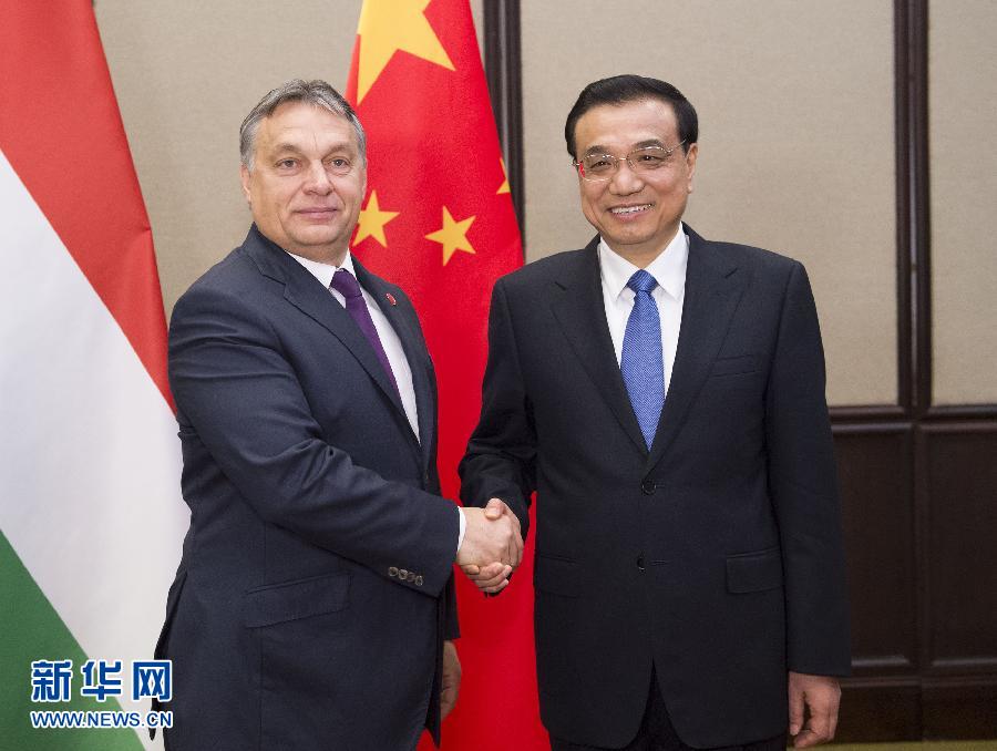 12月17日，中國國務(wù)院總理李克強(qiáng)在貝爾格萊德會(huì)見匈牙利總理歐爾班。 新華社記者黃敬文攝 