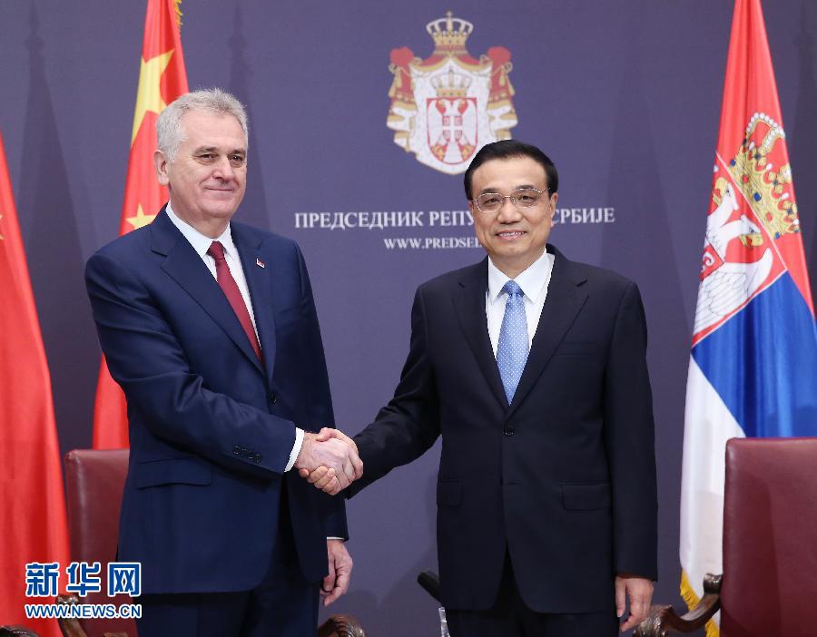 12月18日，中國國務(wù)院總理李克強(qiáng)在貝爾格萊德會見塞爾維亞總統(tǒng)尼科利奇。 新華社記者姚大偉攝