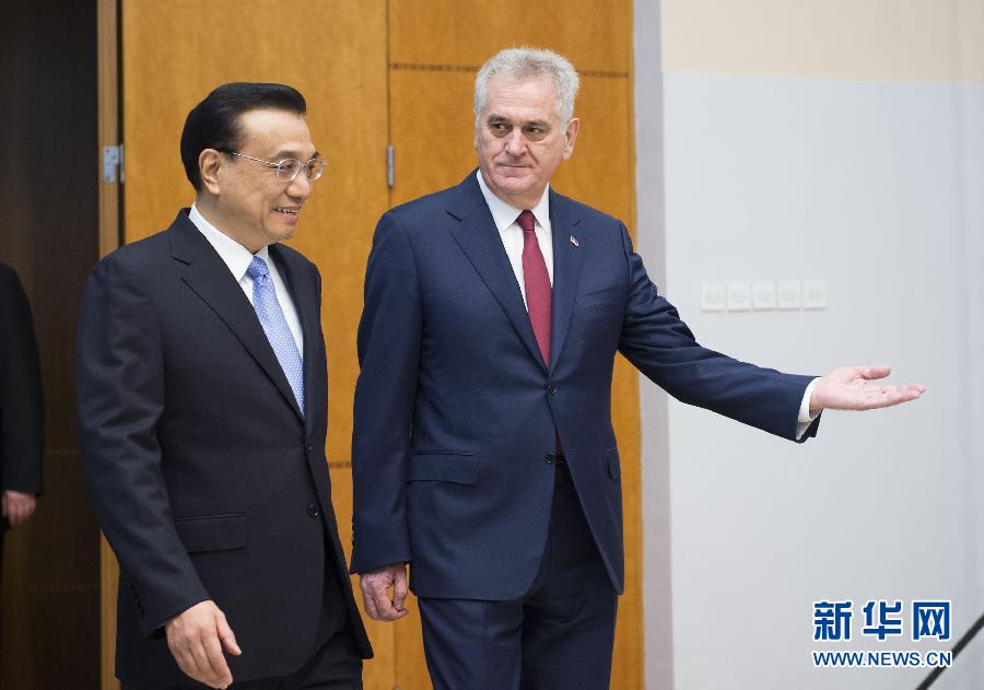 12月18日，國務(wù)院總理李克強(qiáng)在貝爾格萊德會見塞爾維亞總統(tǒng)尼科利奇。 新華社記者 黃敬文 攝 