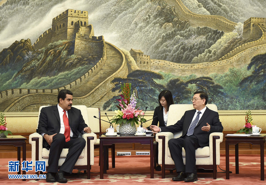 1月8日，全國人大常委會委員長張德江在北京人民大會堂會見委內(nèi)瑞拉總統(tǒng)馬杜羅。 新華社記者 張鐸 攝 