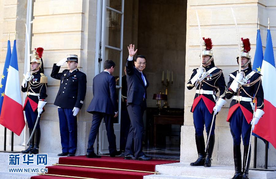 6月30日，中國國務院總理李克強在巴黎總理府同法國總理瓦爾斯舉行會談。 新華社記者 馬占成 攝