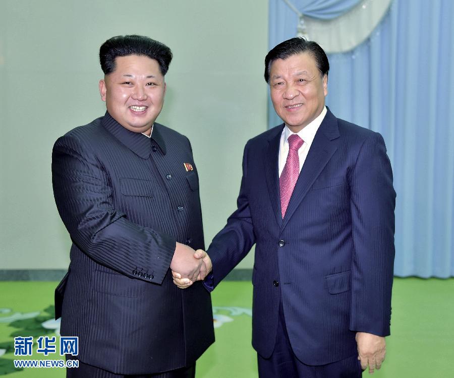 10月9日，中共中央政治局常委、中央書記處書記劉云山在平壤百花園迎賓館會(huì)見朝鮮勞動(dòng)黨第一書記金正恩。 新華社記者 李濤 攝