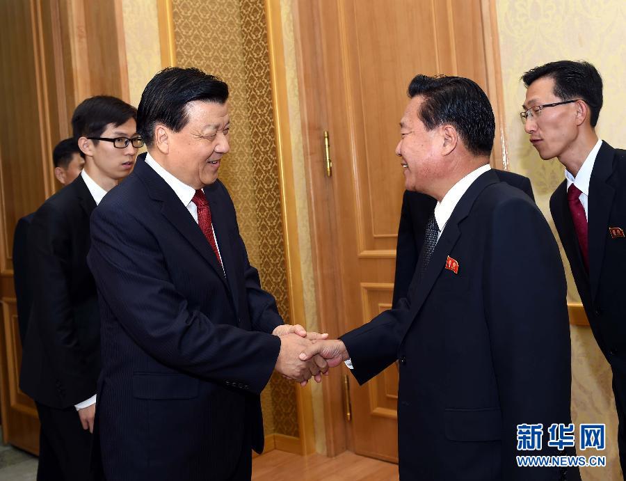 10月9日，在朝鮮進(jìn)行正式友好訪問(wèn)的中共中央政治局常委、中央書記處書記劉云山與朝鮮勞動(dòng)黨中央政治局委員、中央書記崔龍海舉行會(huì)談。新華社記者 饒愛民 攝