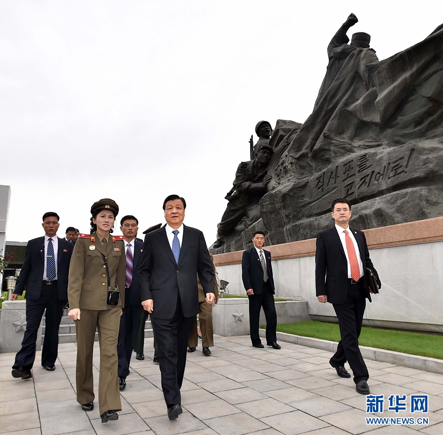 10月10日，正在朝鮮訪問的中共中央政治局常委、中央書記處書記劉云山在平壤參觀朝鮮祖國解放戰(zhàn)爭勝利紀念館。 新華社記者 李濤 攝