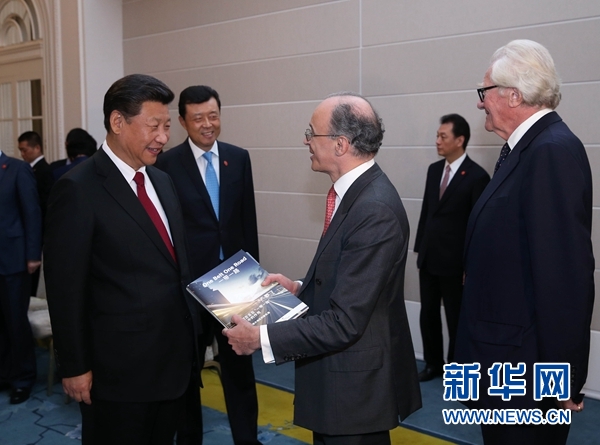 10月22日，國家主席習(xí)近平在倫敦集體會見英國前首相布朗等英國友人。新華社記者 龐興雷 攝 