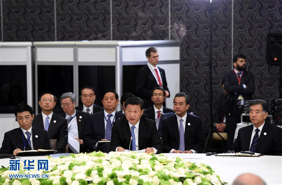  11月15日，金磚國(guó)家領(lǐng)導(dǎo)人非正式會(huì)晤在土耳其安塔利亞舉行，中國(guó)國(guó)家主席習(xí)近平、俄羅斯總統(tǒng)普京、印度總理莫迪、南非總統(tǒng)祖馬、巴西總統(tǒng)羅塞夫出席。習(xí)近平在會(huì)上發(fā)表題為《開拓機(jī)遇應(yīng)對(duì)挑戰(zhàn)》的重要講話。 新華社記者 饒愛民 攝 