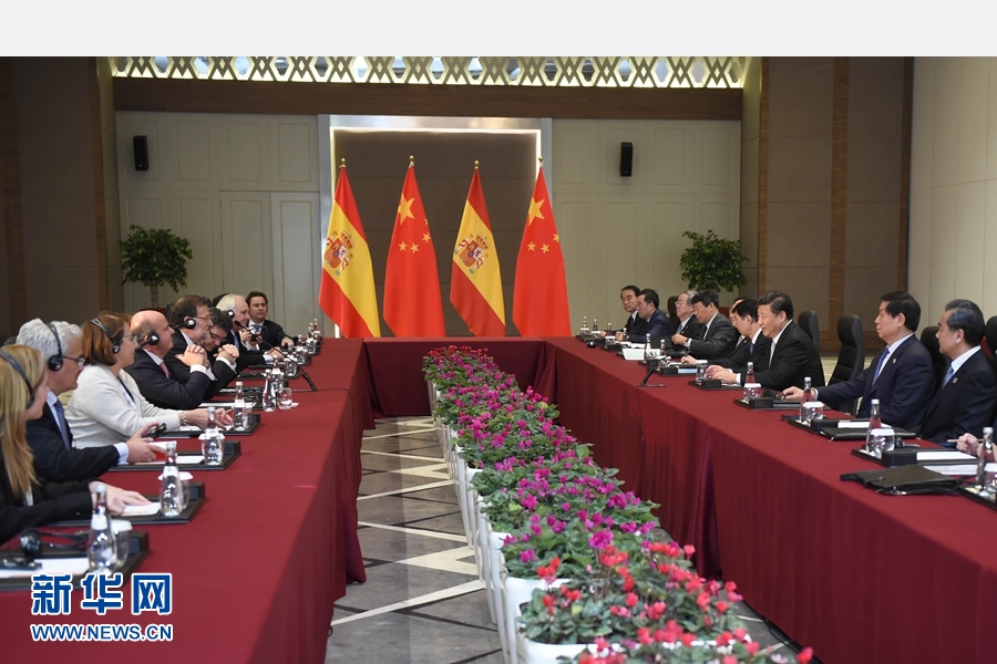 11月16日，國家主席習近平在土耳其安塔利亞會見西班牙首相拉霍伊。 新華社記者 張鐸 攝