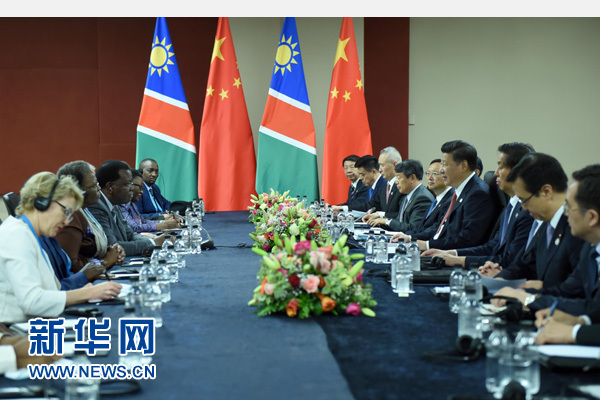 12月4日，國(guó)家主席習(xí)近平在約翰內(nèi)斯堡會(huì)見納米比亞總統(tǒng)根哥布。 新華社記者 張鐸 攝