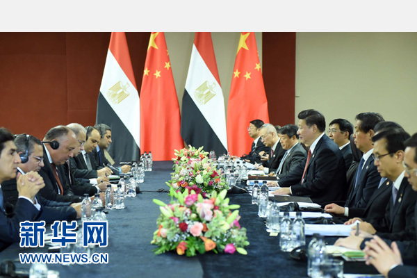 12月4日，國家主席習(xí)近平在約翰內(nèi)斯堡會(huì)見埃及總理伊斯梅爾。新華社記者 張鐸 攝 