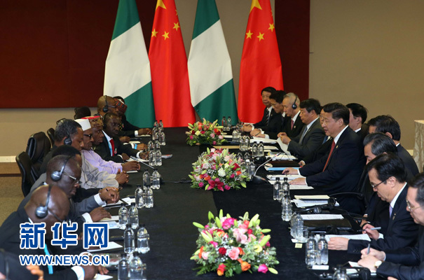 12月4日，國(guó)家主席習(xí)近平在約翰內(nèi)斯堡會(huì)見(jiàn)尼日利亞總統(tǒng)布哈里。 新華社記者 龐興雷 攝 