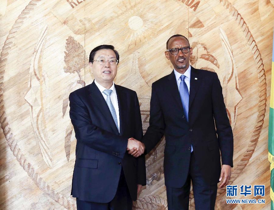 3月22日至23日，全國人大常委會委員長張德江對盧旺達(dá)進(jìn)行正式友好訪問。這是3月23日，張德江在盧旺達(dá)首都基加利會見盧旺達(dá)總統(tǒng)卡加梅。新華社記者 丁林 攝