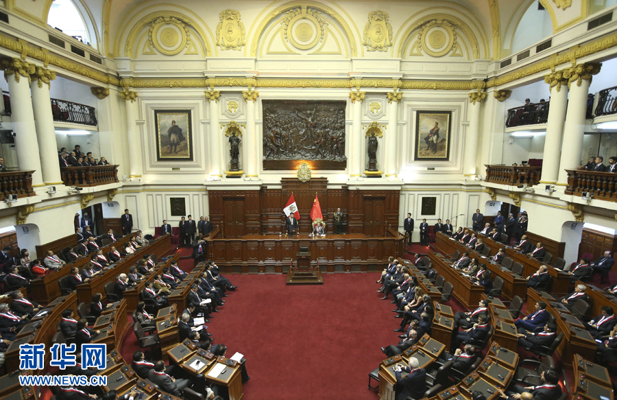 11月21日，國家主席習(xí)近平在秘魯國會發(fā)表題為《同舟共濟、揚帆遠航，共創(chuàng)中拉關(guān)系美好未來》的重要演講。 新華社記者 龐興雷 攝