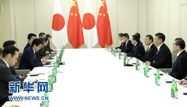 7月8日，國(guó)家主席習(xí)近平應(yīng)約在漢堡會(huì)見日本首相安倍晉三。新華社記者 馬占成 攝