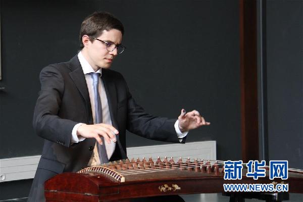 （國際&middot;圖文互動(dòng)）（2）漢語架起溝通橋&mdash;&mdash;記法國賽區(qū)世界大學(xué)生中文比賽