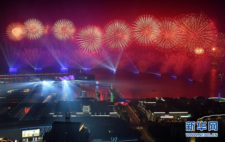 （新華全媒頭條&middot;上合青島峰會(huì)&middot;圖文互動(dòng)）（5）攜手前進(jìn)，開啟上合發(fā)展新征程 &mdash;&mdash;習(xí)近平主席主持上合組織青島峰會(huì) 并舉行系列活動(dòng)紀(jì)實(shí)