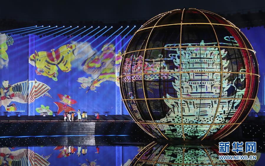 （新華全媒頭條&middot;上合青島峰會(huì)&middot;圖文互動(dòng)）（3）攜手前進(jìn)，開啟上合發(fā)展新征程 &mdash;&mdash;習(xí)近平主席主持上合組織青島峰會(huì) 并舉行系列活動(dòng)紀(jì)實(shí)