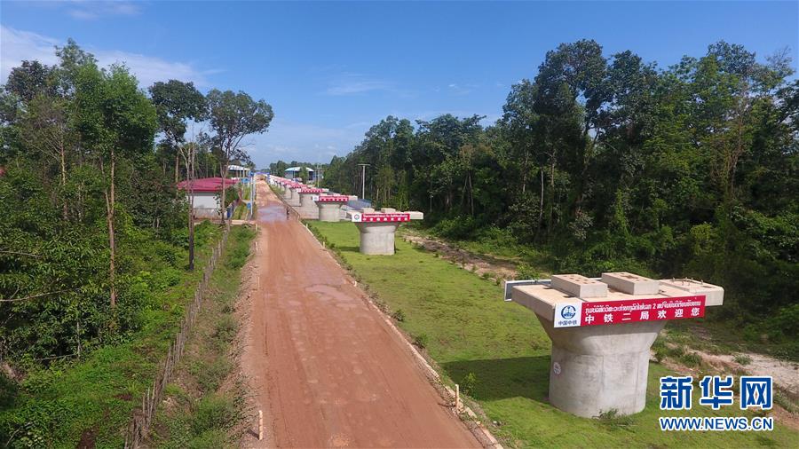 （國際&middot;圖文互動）（2）中老鐵路上的絢爛長虹&mdash;&mdash;老撾楠科內河特大橋主體工程完工側記