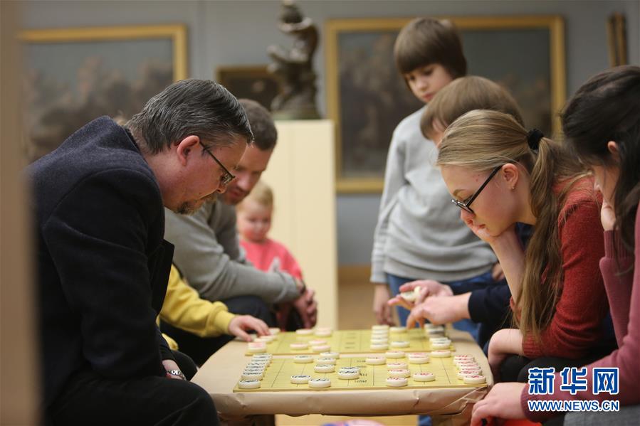 （國(guó)際&middot;圖文互動(dòng)）（1）白俄羅斯國(guó)家美術(shù)館里的中國(guó)年